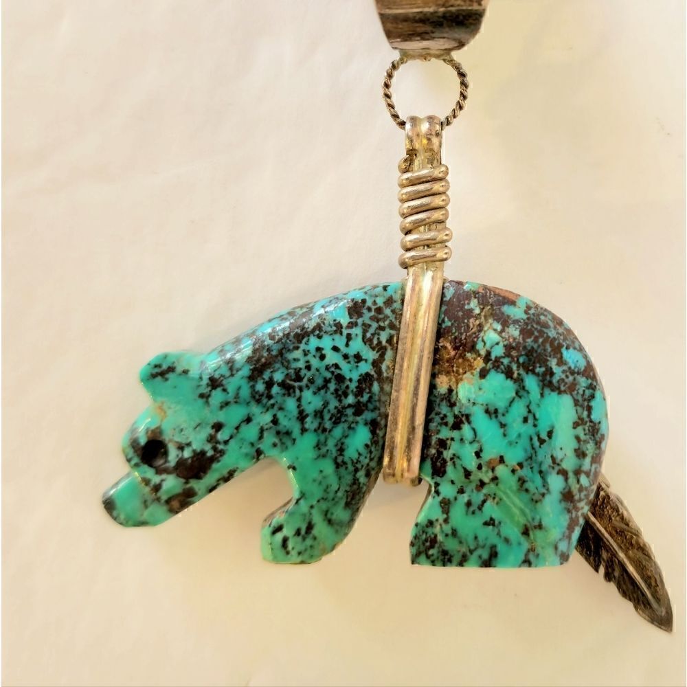 Vintage Native Zuni carved turquoise sterling bear feather pendant - Picture 6 of 10